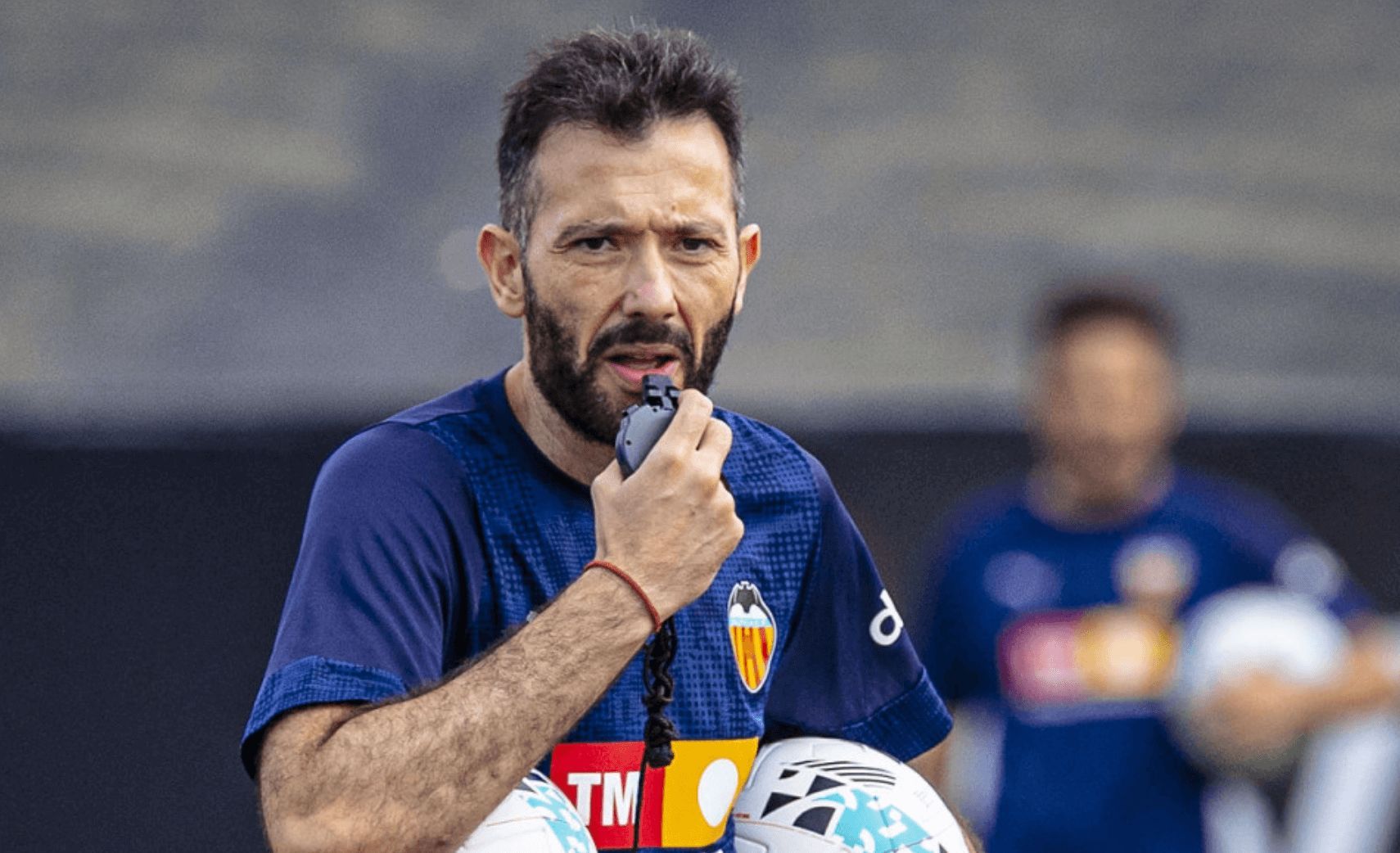 Corberán silba y entrena