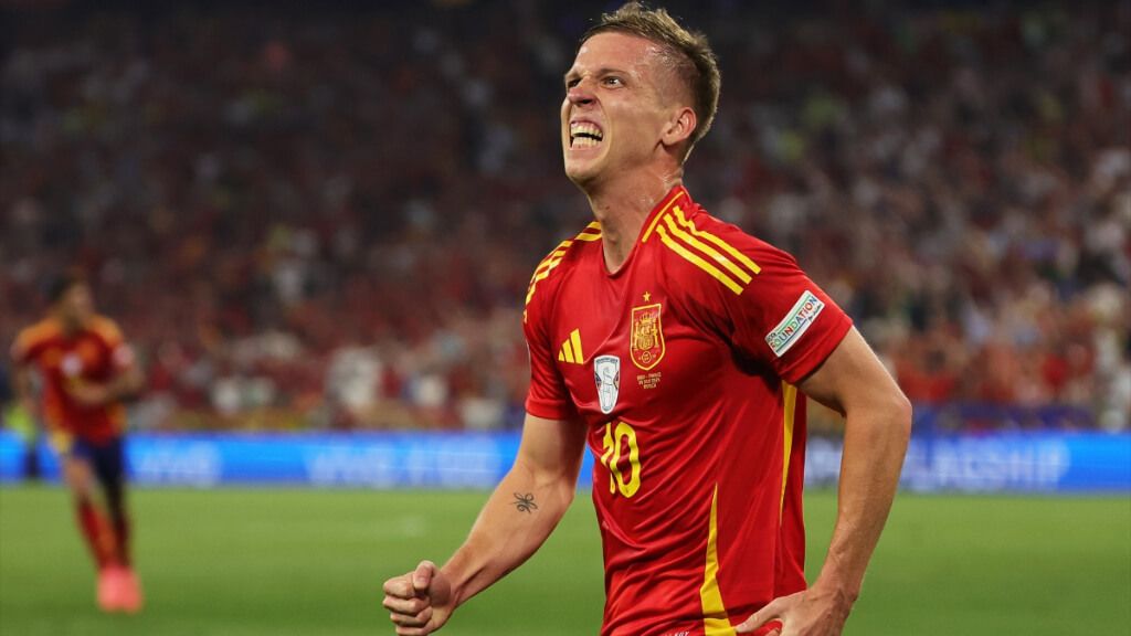 Dani Olmo en un partido con la Selección Española