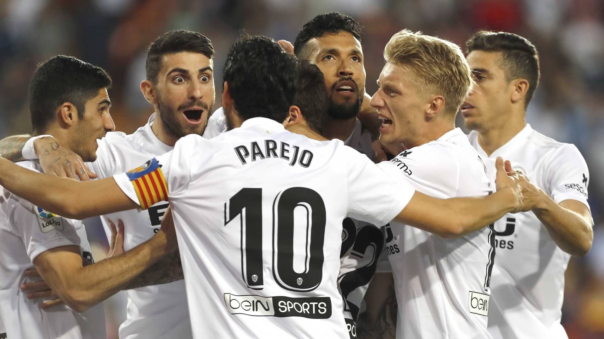Dani Parejo celebra un gol con el 10