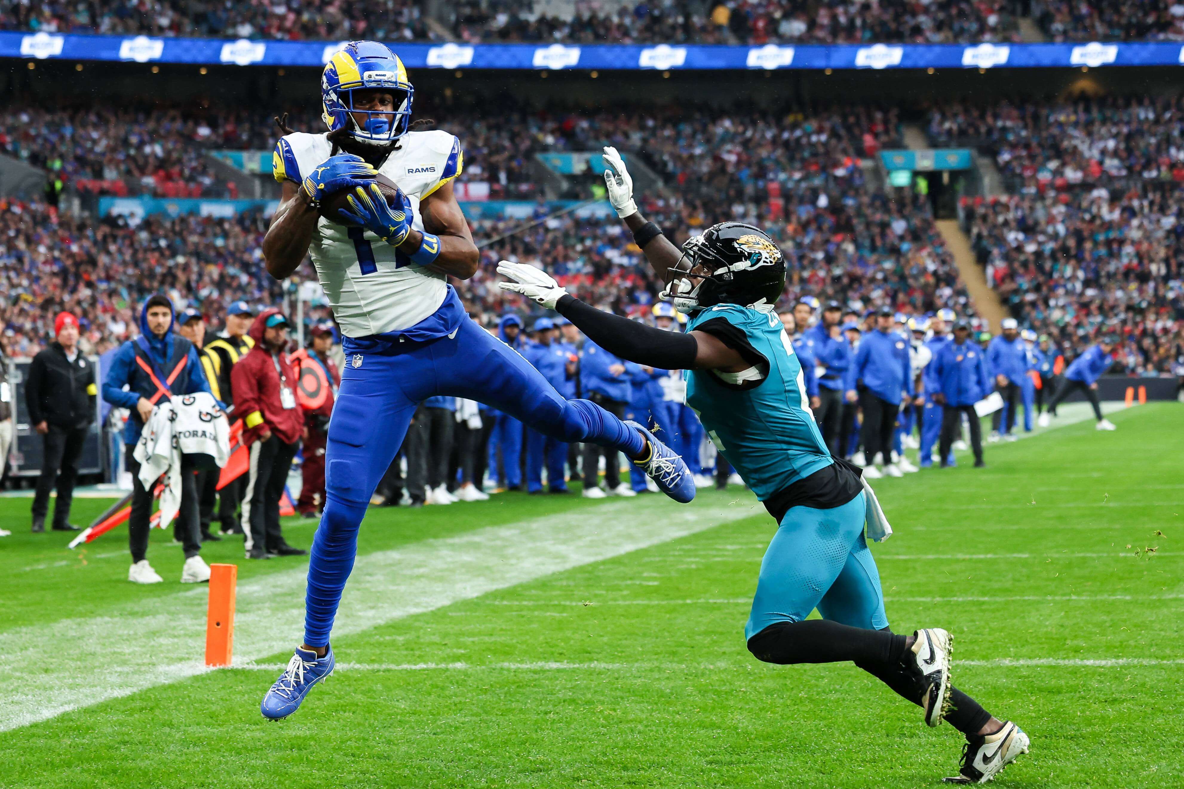 Davante Adams en el partido entre los Rams y los Jaguars