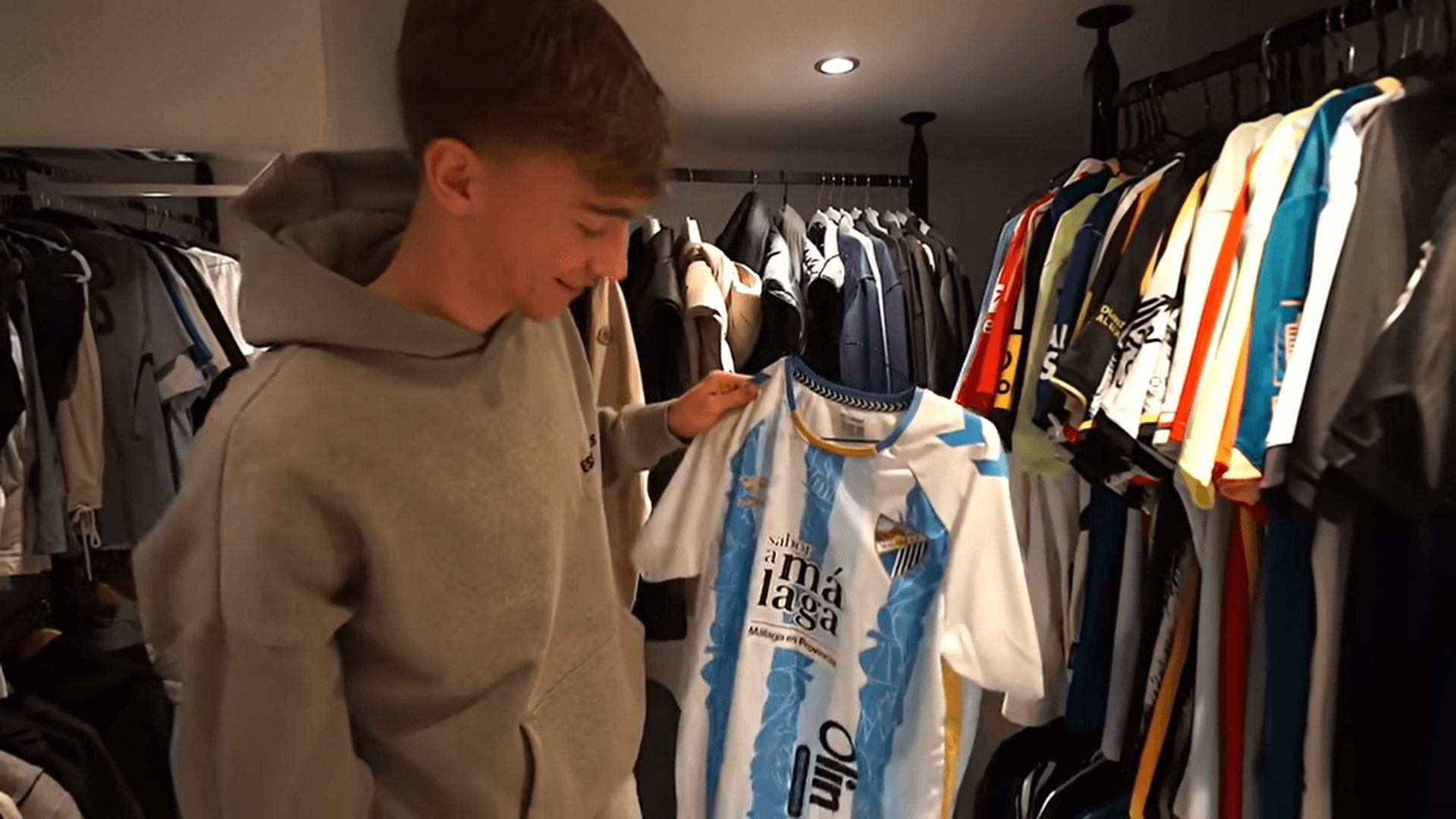 Dean Huijsen, con la camiseta del Málaga CF.