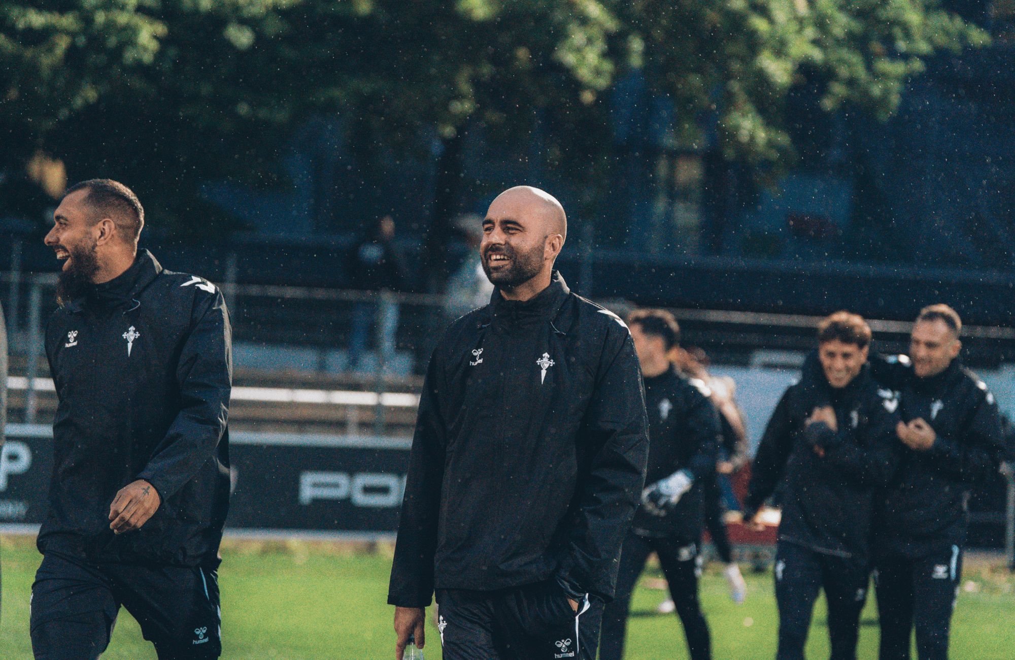  Claudio Giráldez y sus jugadores en Stuttgart.