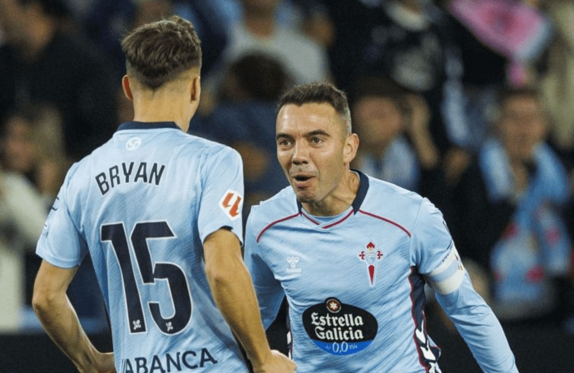  Bryan Zaragoza celebra el gol de Iago Aspas.