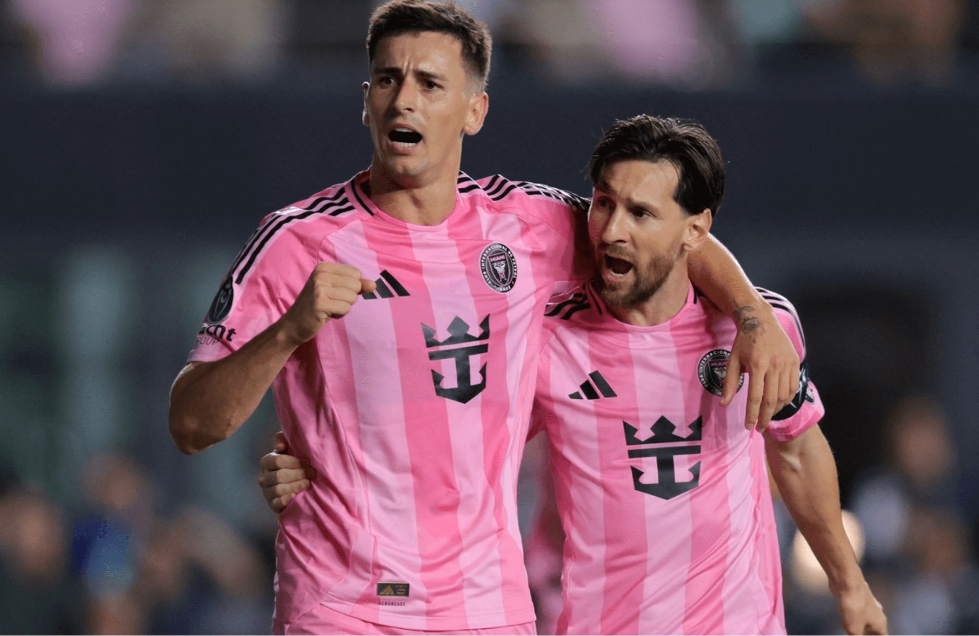  Tadeo Allende celebra un gol con Leo Messi.