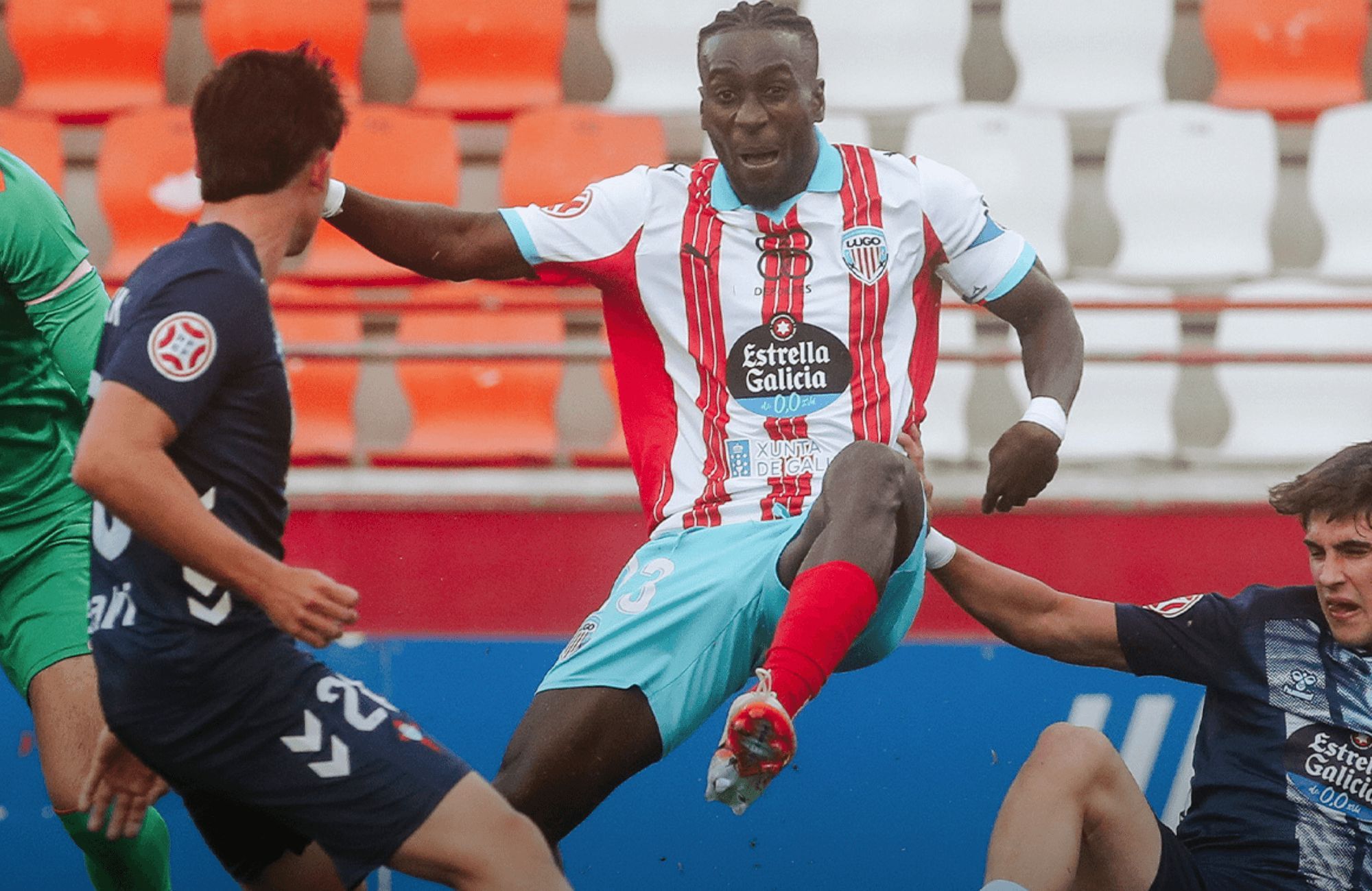  Lago Junior ante Meixús y Anxo Rodríguez.