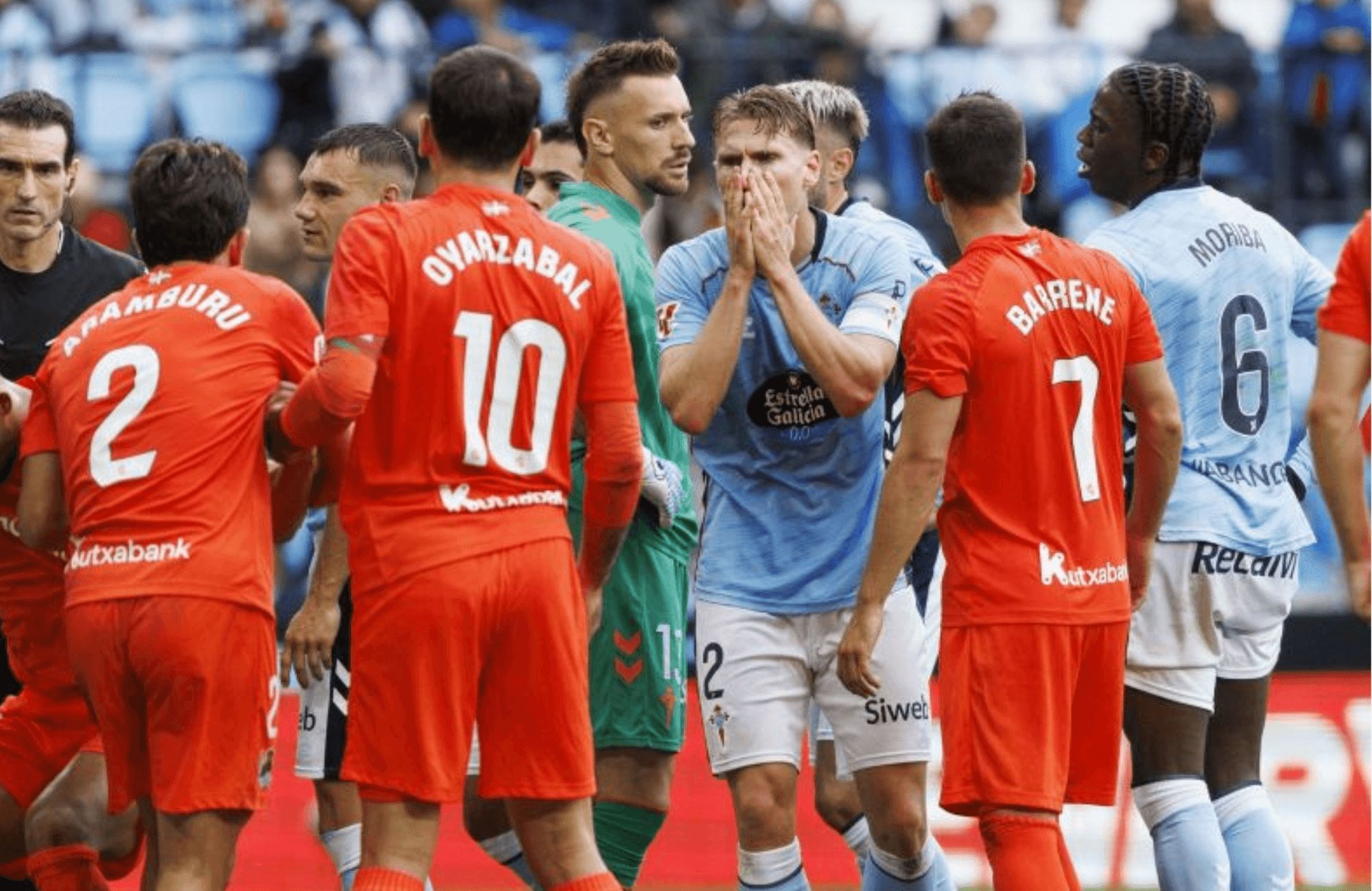  Carl Starfelt, tras ser expulsado.