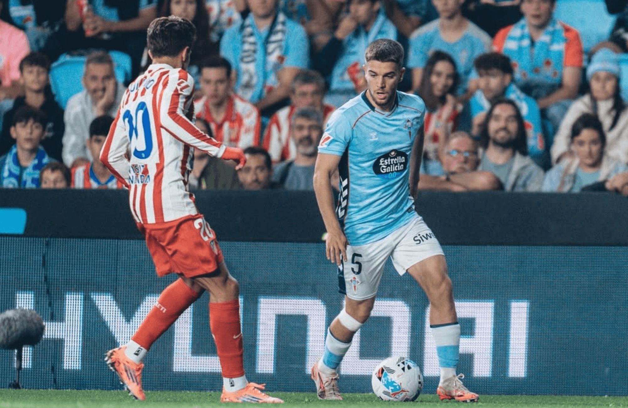 Sergio Carreira ante el Atlético de Madrid.