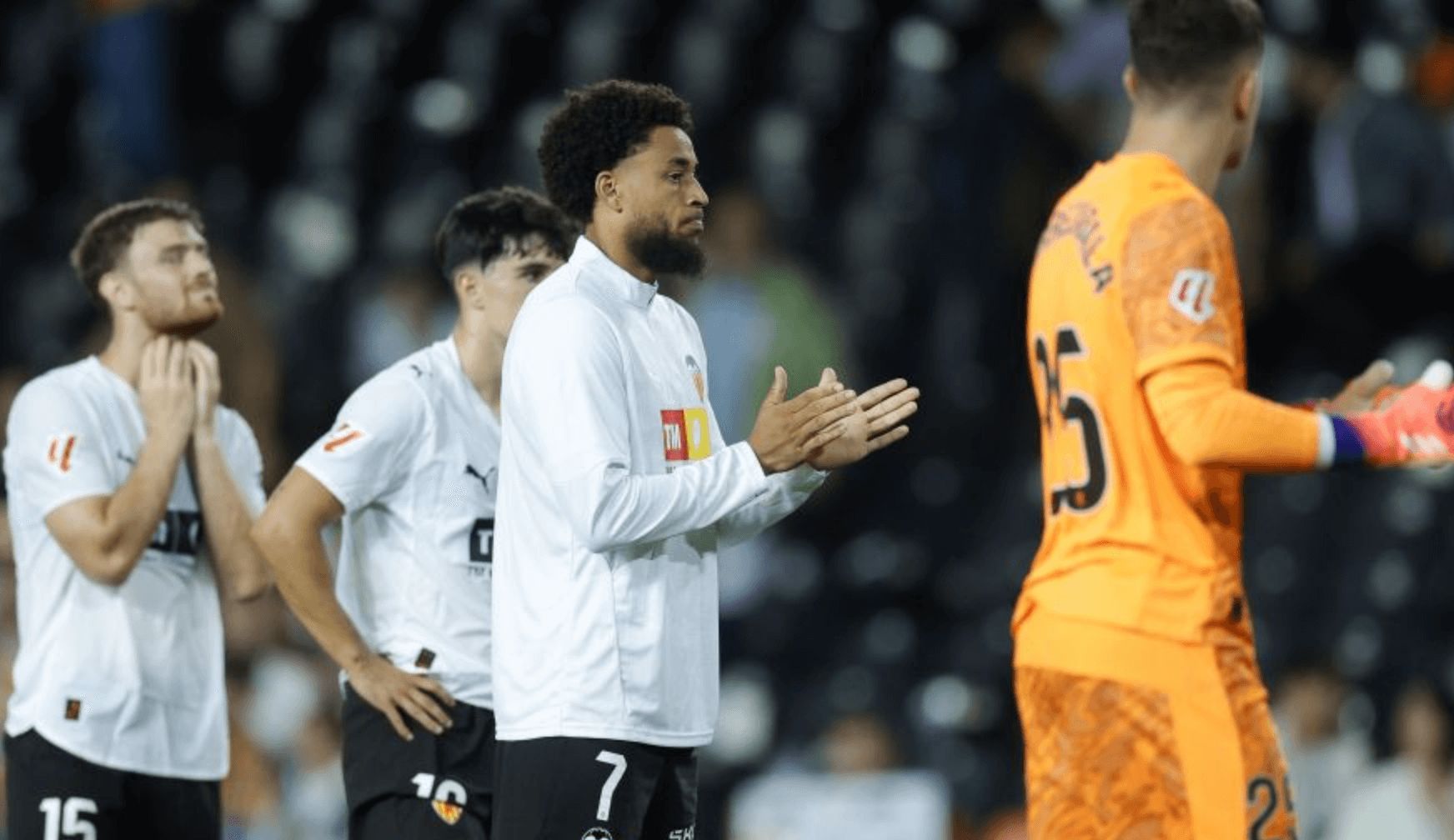Dolor en el vestuario del Valencia CF tras los dos goles encajados