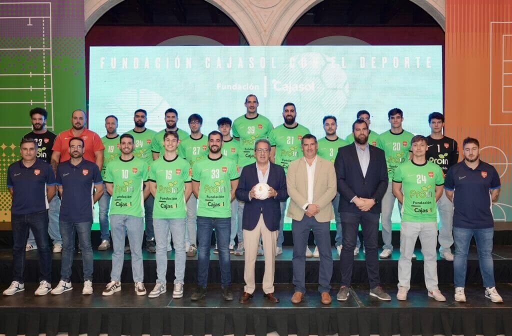 El CAJASOL SEVILLA PROIN, junto a Antonio Pulido.