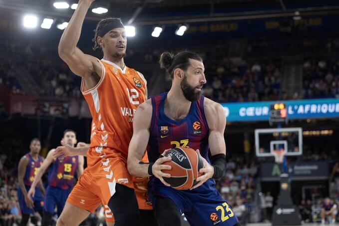  El Barça frena al Valencia Basket con un esfuerzo titánico (108-102)