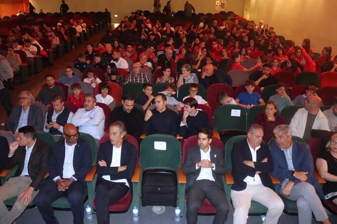  El fútbol valenciano celebra su recuperación tras la DANA
