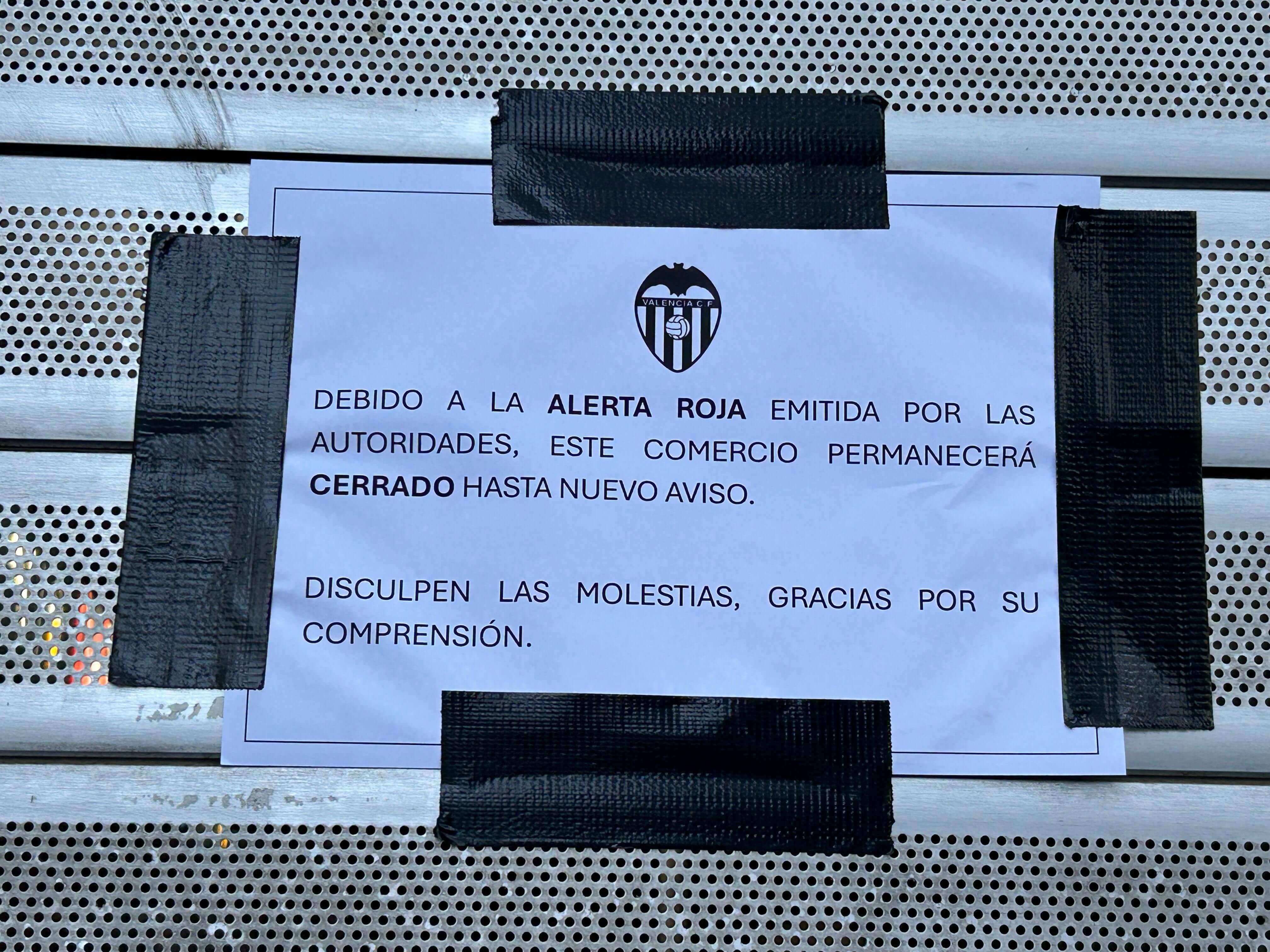  El Valencia CF cerró su tienda oficial, este cartel lo anunciaba