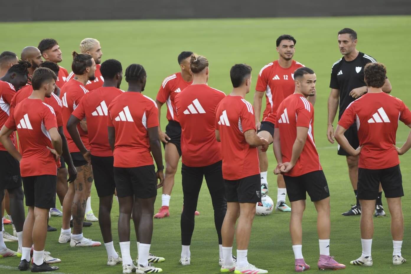  Los jugadores del Sevilla, entrenando en el Sánchez-Pizjuán.