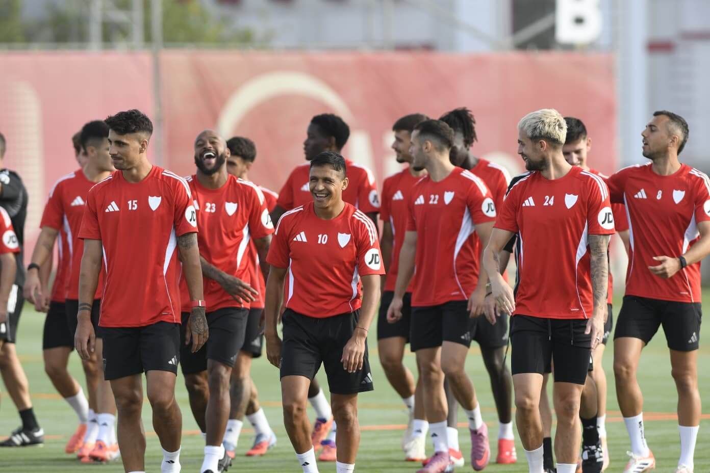  Alexis Sánchez y Januzaj, en el entrenamiento de este miércoles.