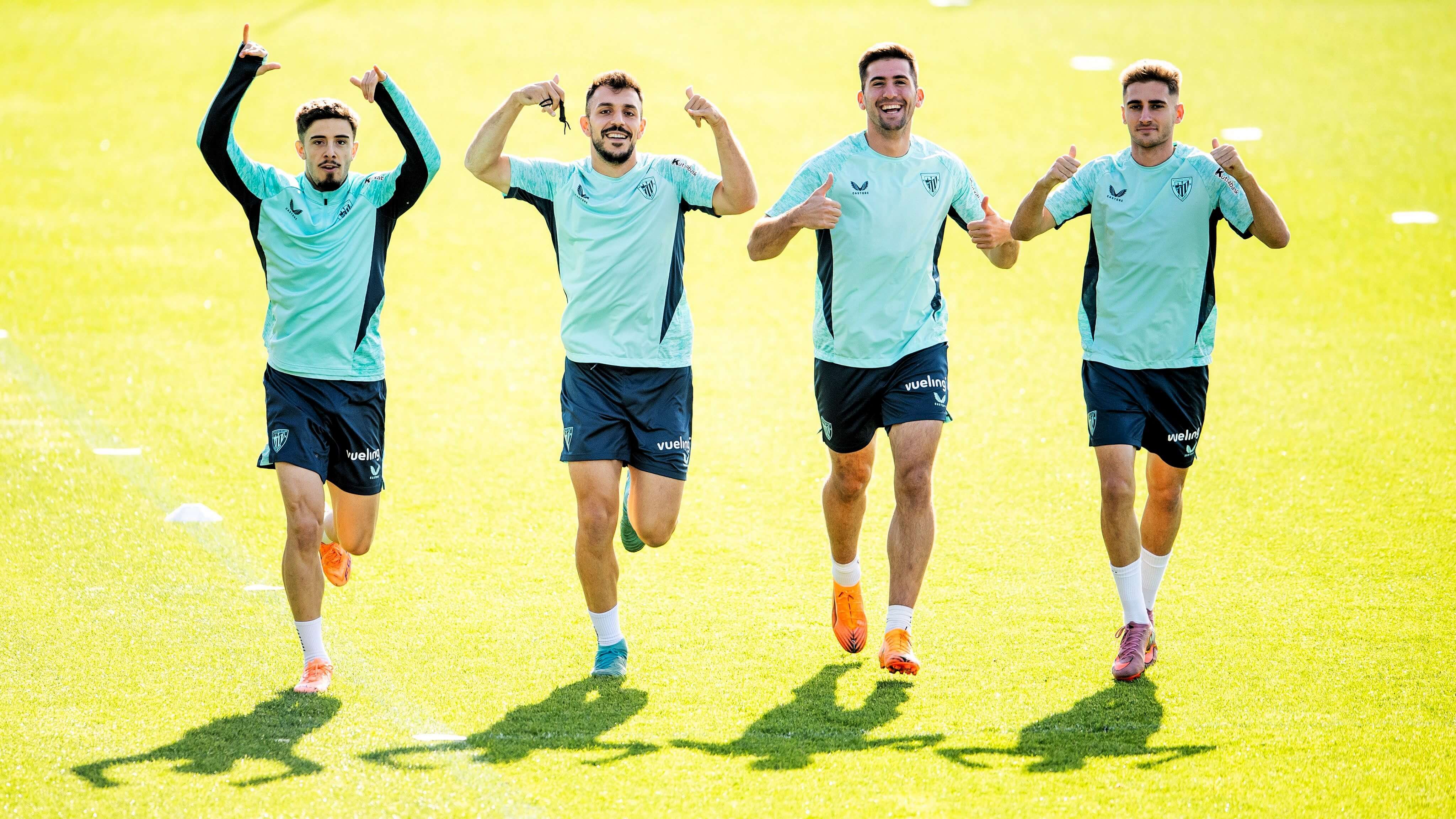 Buen ambiente en la sesión de entrenamiento del equipo en Lezama.