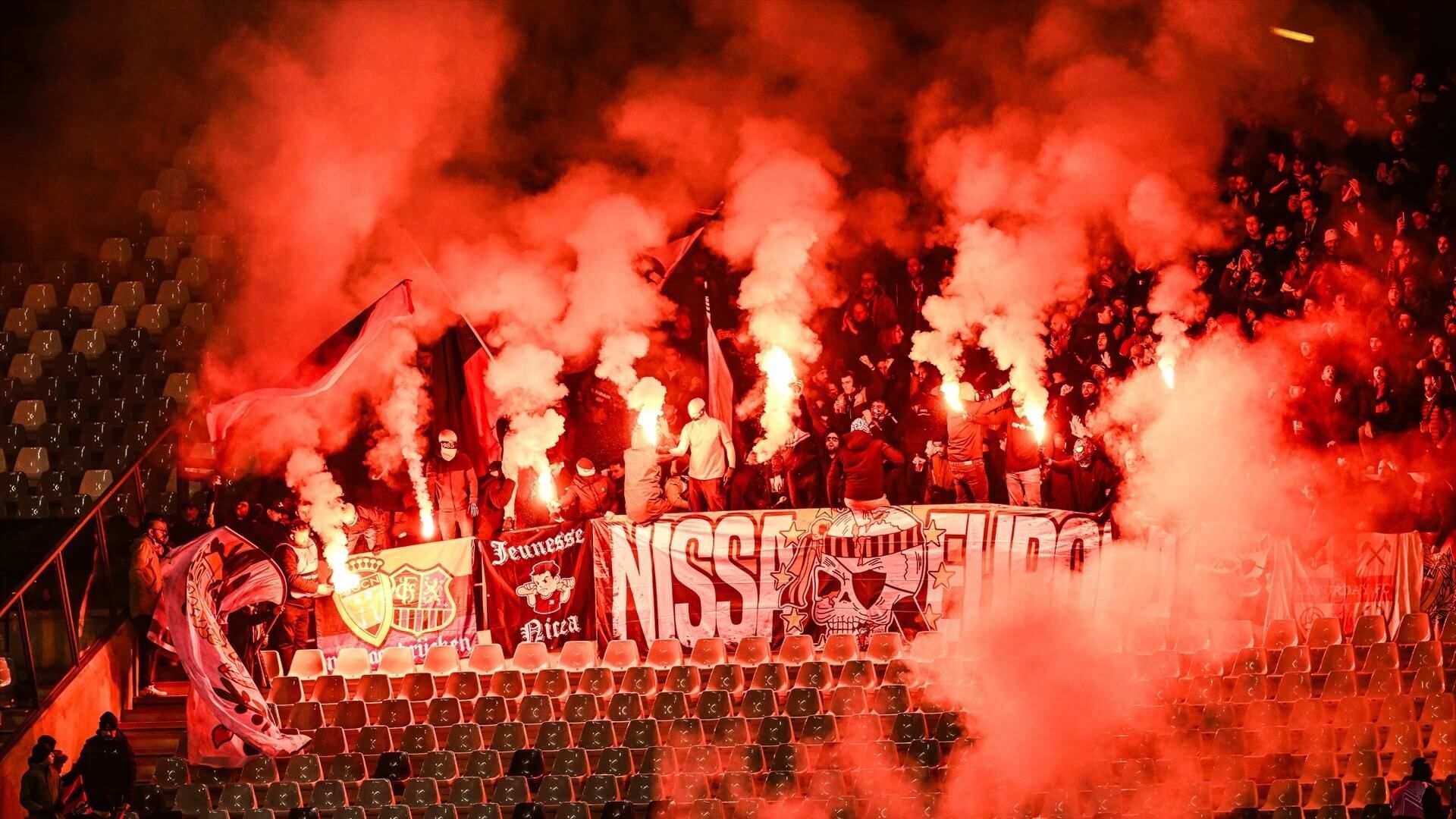 Aficionados del Niza la lían en Bruselas, en un partido de Europa League.