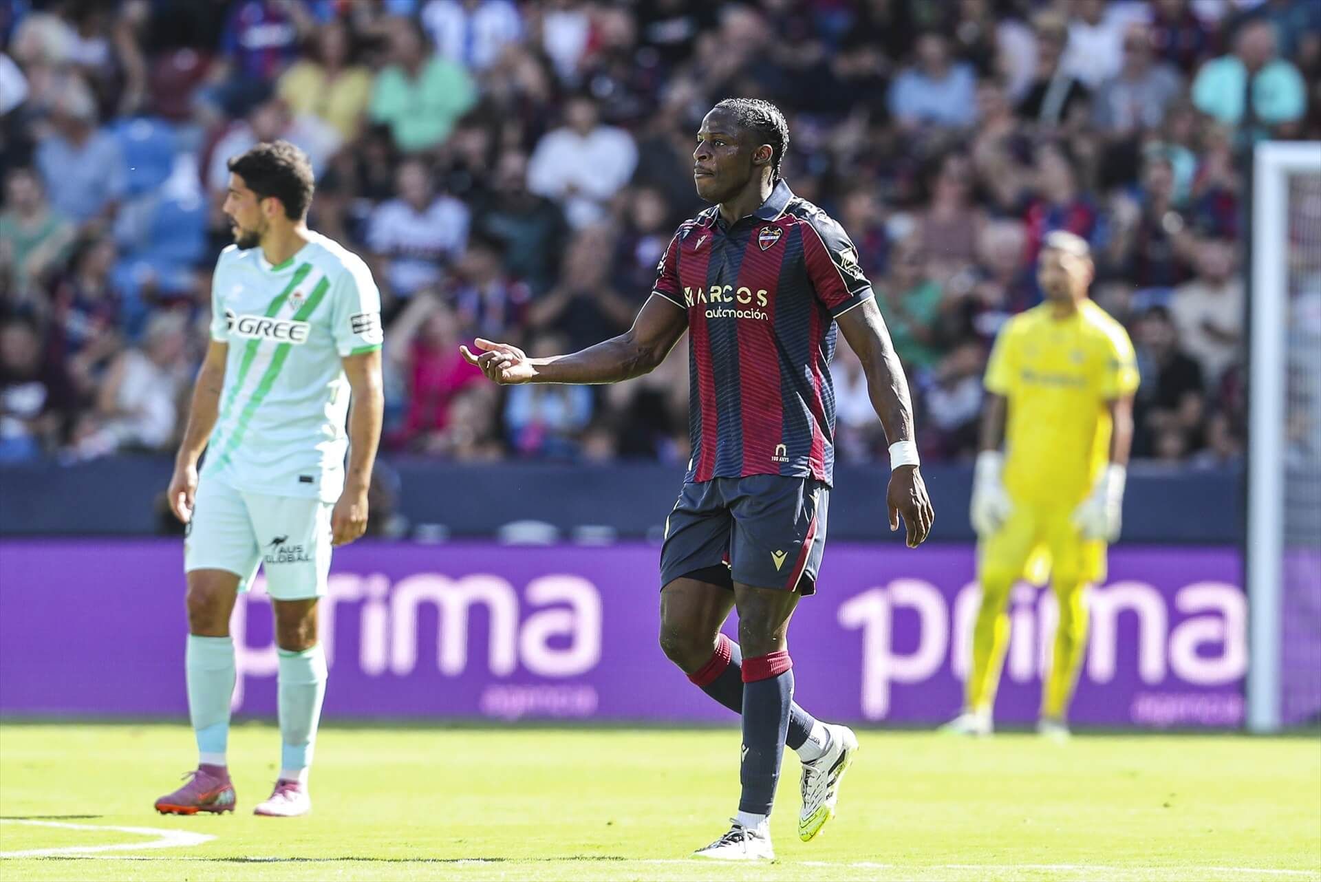  Etta Eyong, en el Levante-Betis.