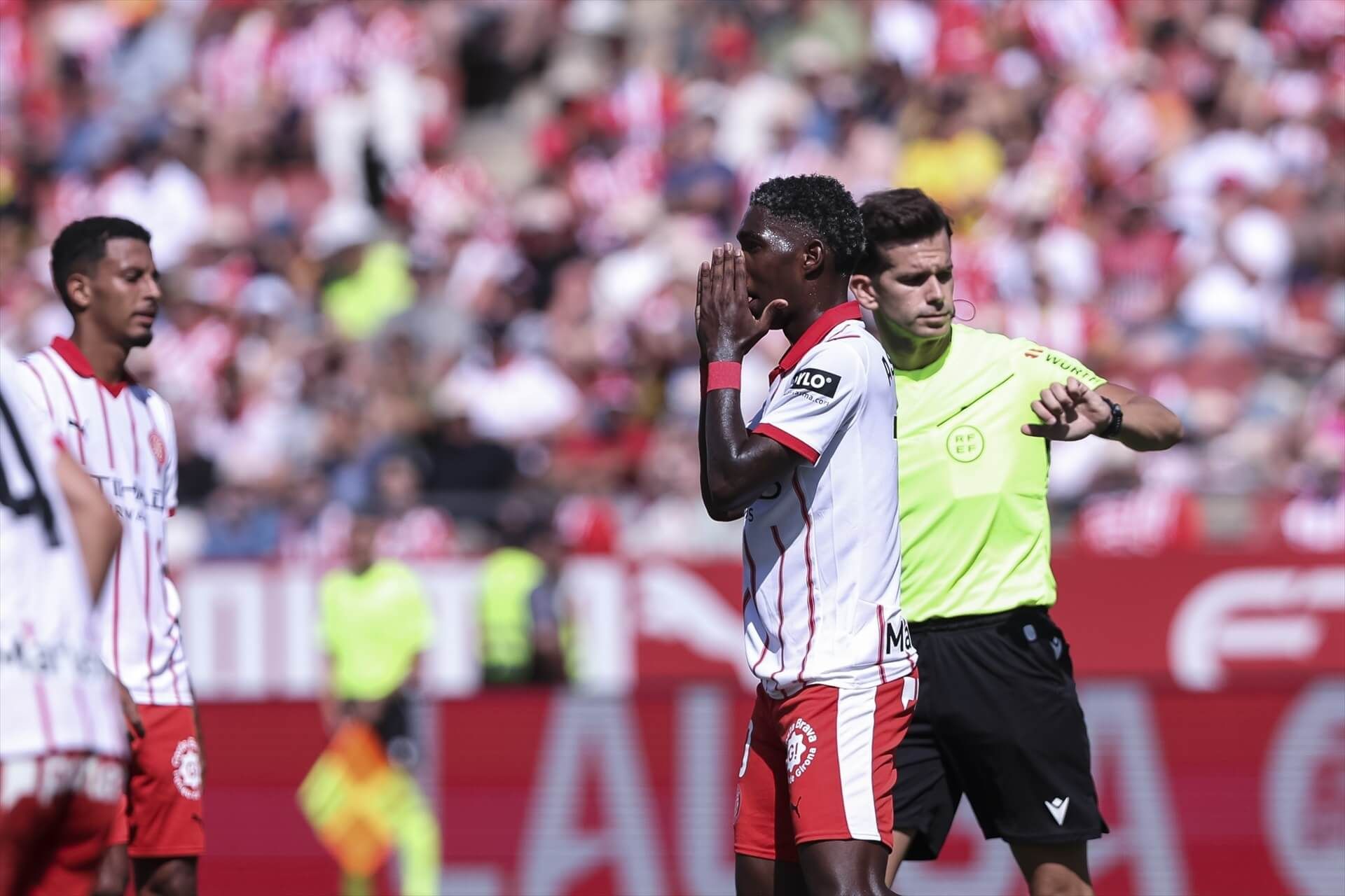  Yaser Asprilla se lamenta en el partido Girona - Levante.