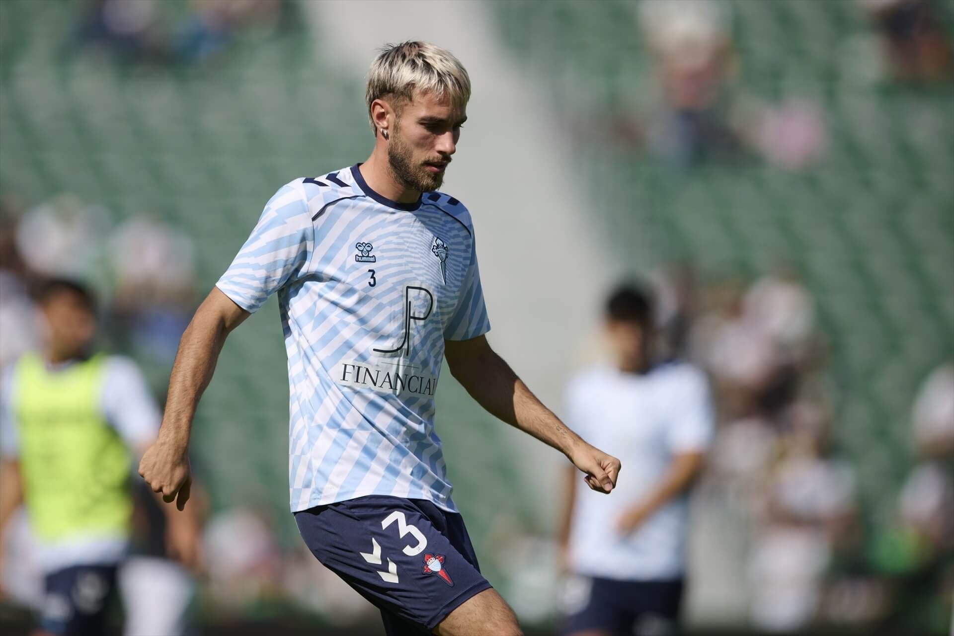 Óscar Mingueza, en un calentamiento del Celta de Vigo (FOTO: LALIGA).
