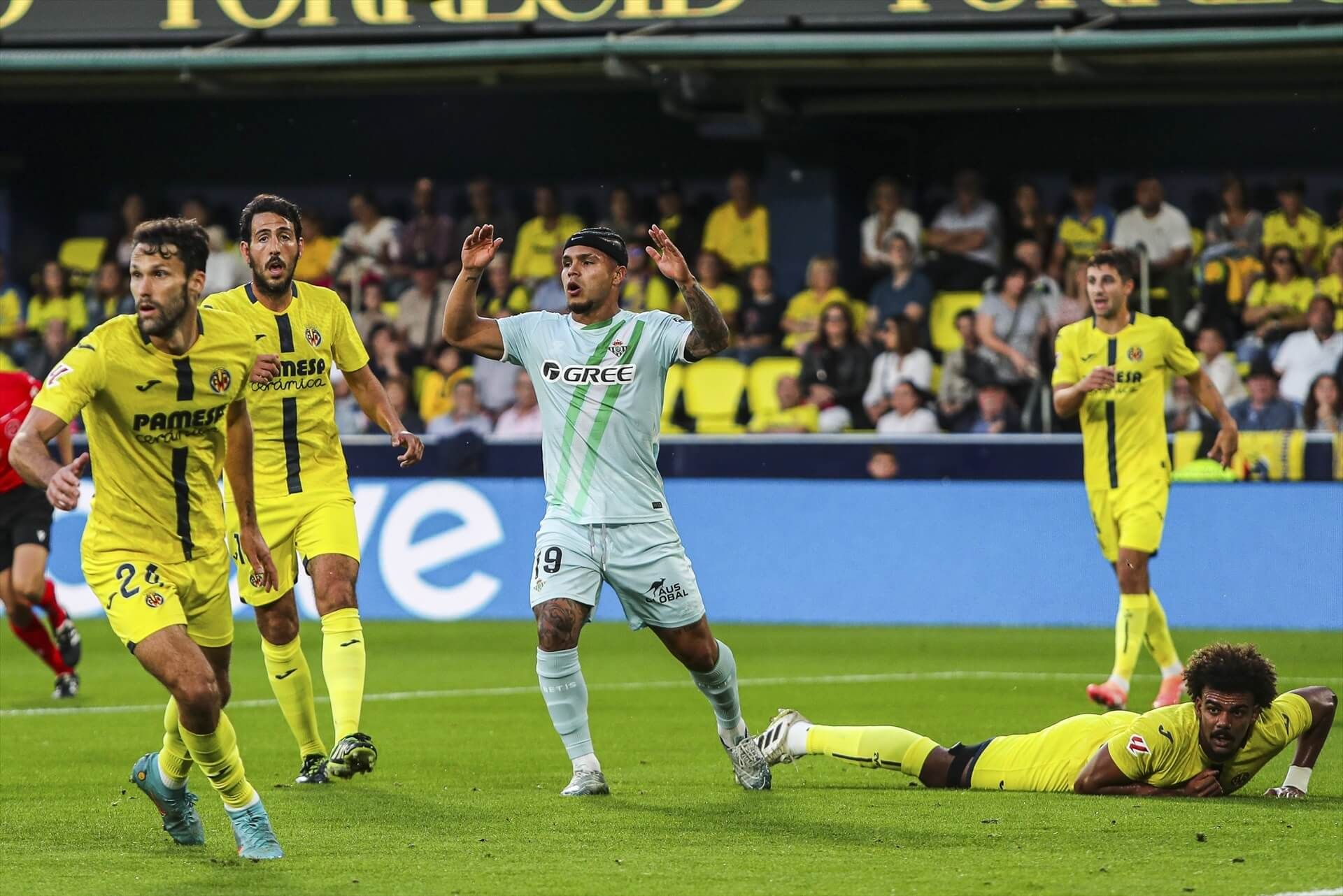 Cucho Hernández, ante el Villarreal