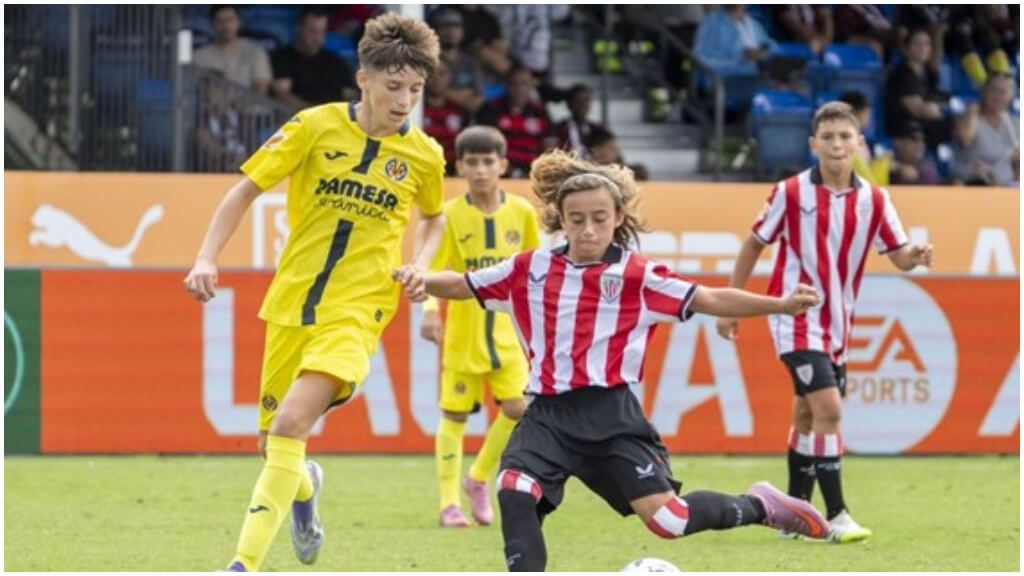 Arán Paricio ante el Villarreal.