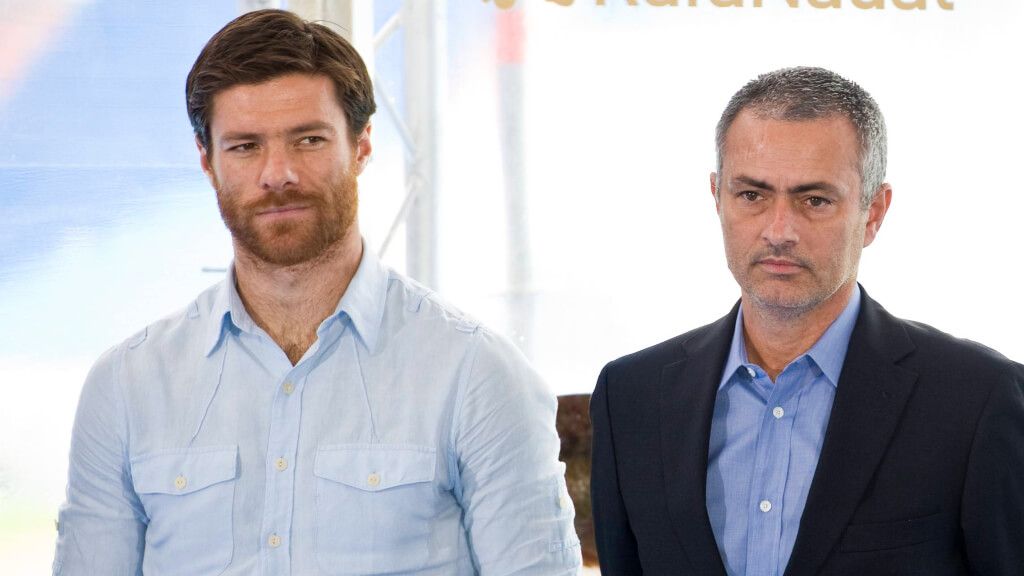 Xabi Alonso junto a José Mourinho (Cordon Press)