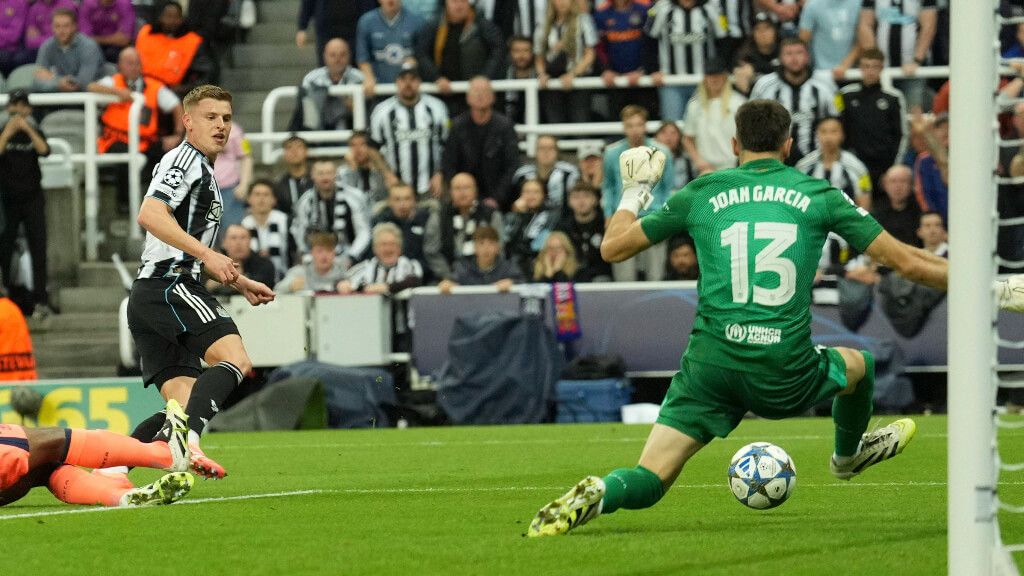Joan García en el partido ante el Newcastle