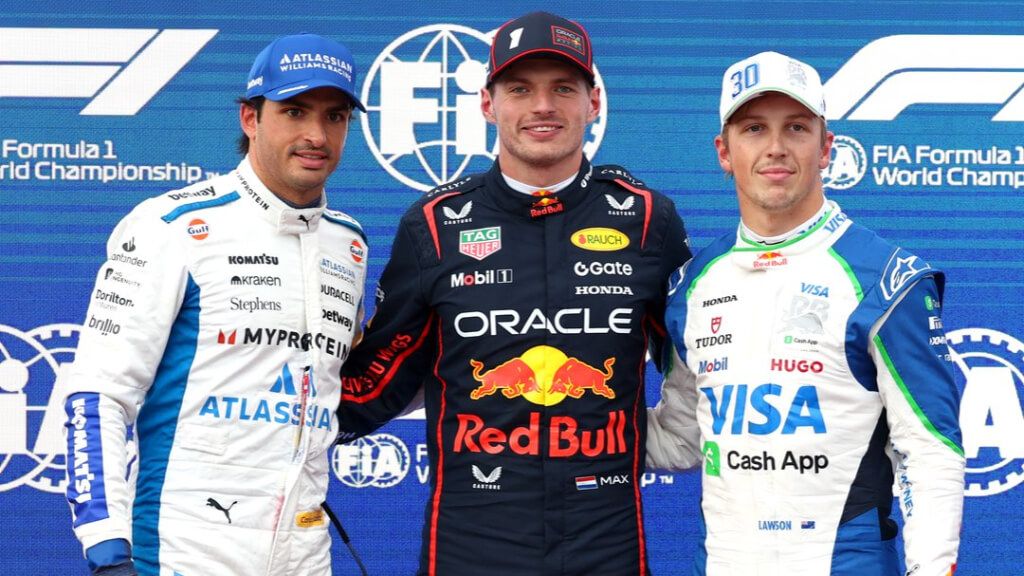 Max Verstappen, Carlos Sainz y Liam Lawson, los tres primeros en la clasificación de Bakú.
