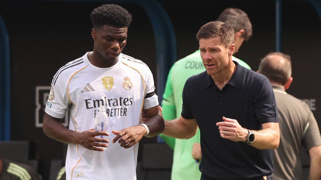  Xabi Alonso junto a Tchouameni (Cordon Press)