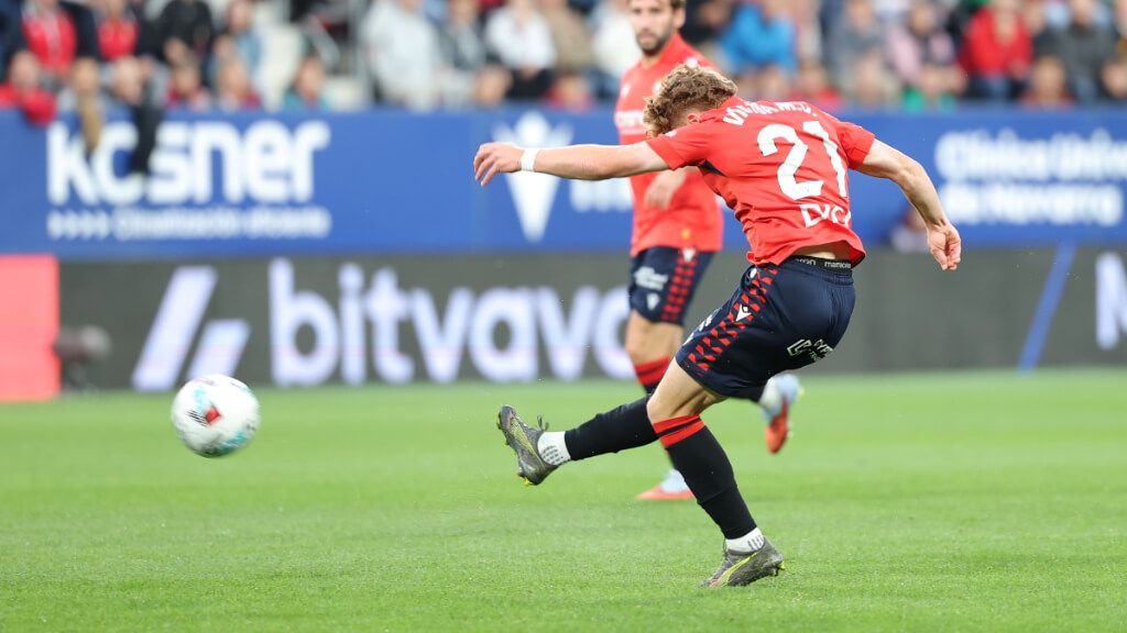 Víctor Muñoz en el momento de su gol (Osasuna)