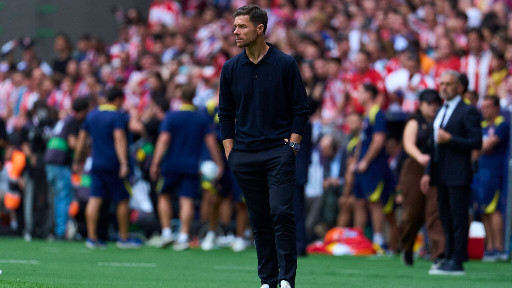  Xabi alonso, durante el derbi entre el Atlético de Madrid y el Real Madrid (foto: Cordon Press).