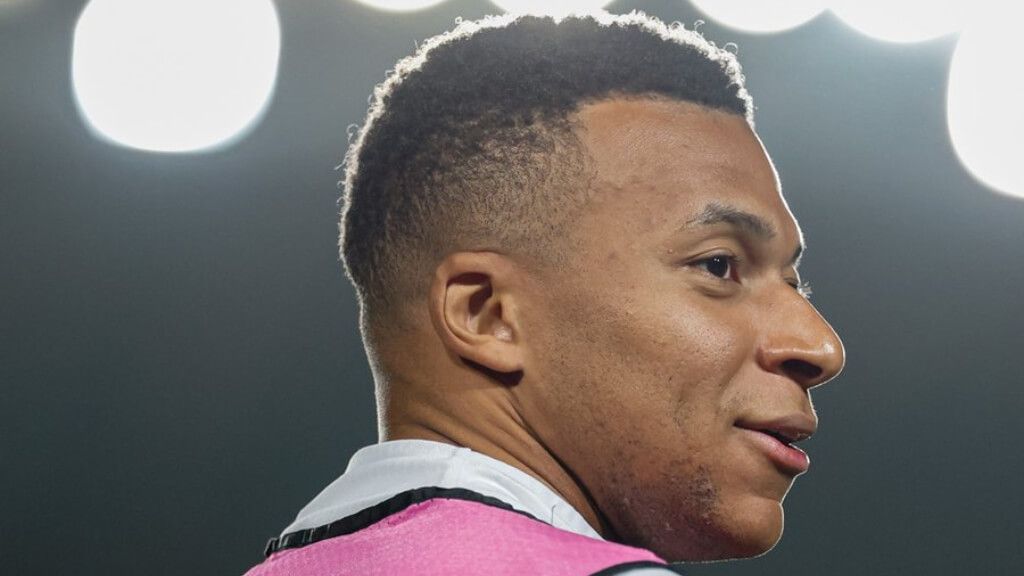 Mbappé entrenando en Kazajistán (Real Madrid)