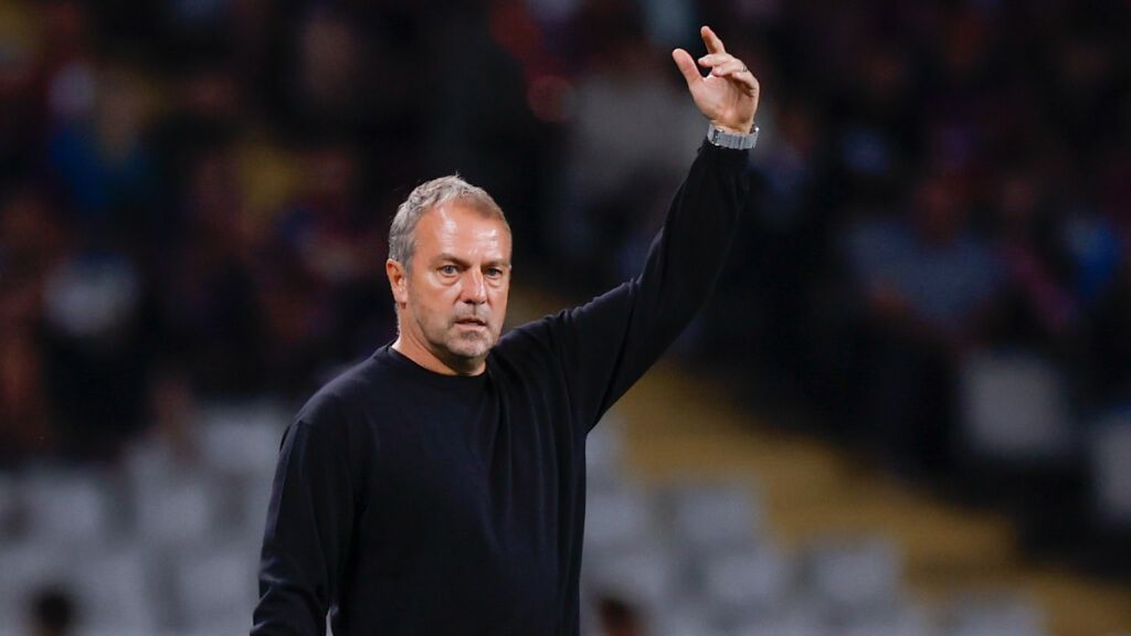 Hansi Flick en Montjuic (EFE)