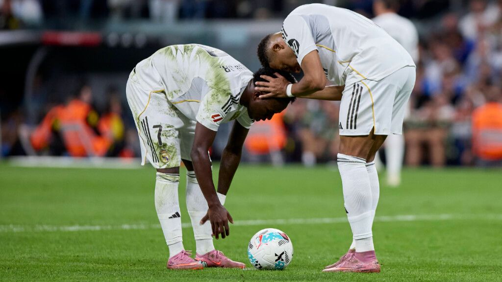  Mbappé cede el balón a Vinicius (Cordon Press)