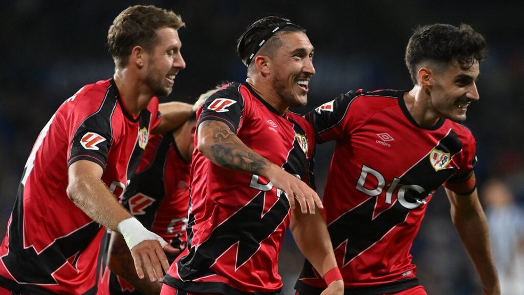  Pacha Espino celebra ante la Real Sociedad (Rayo Vallecano)