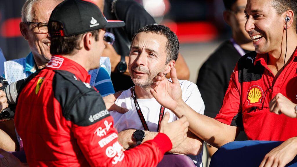  Nicolas Todt, junto a su Charles Leclerc, tras un final de carrera.