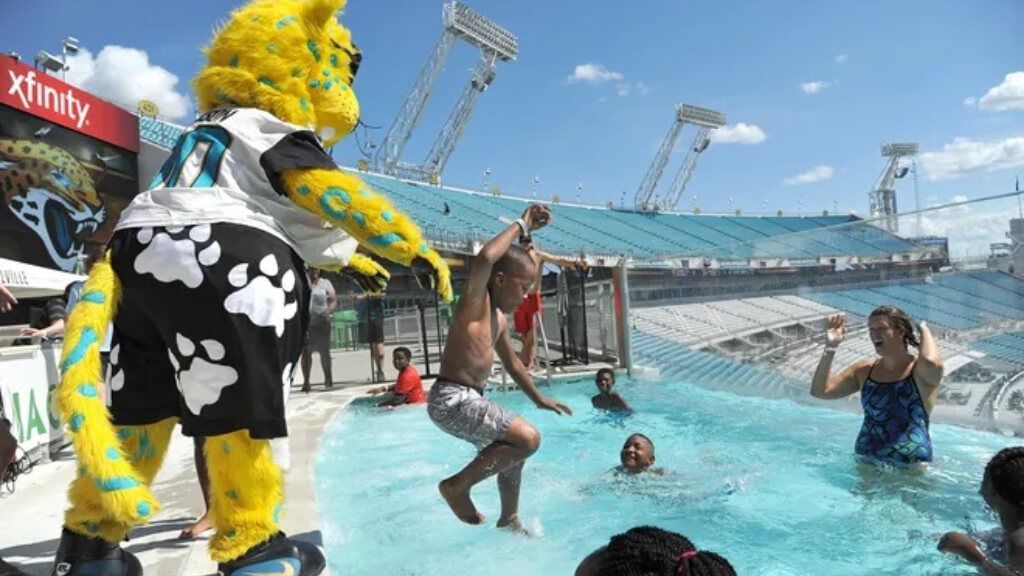 La piscina del EverBank, coliseo de los Jacksonville Jaguars.