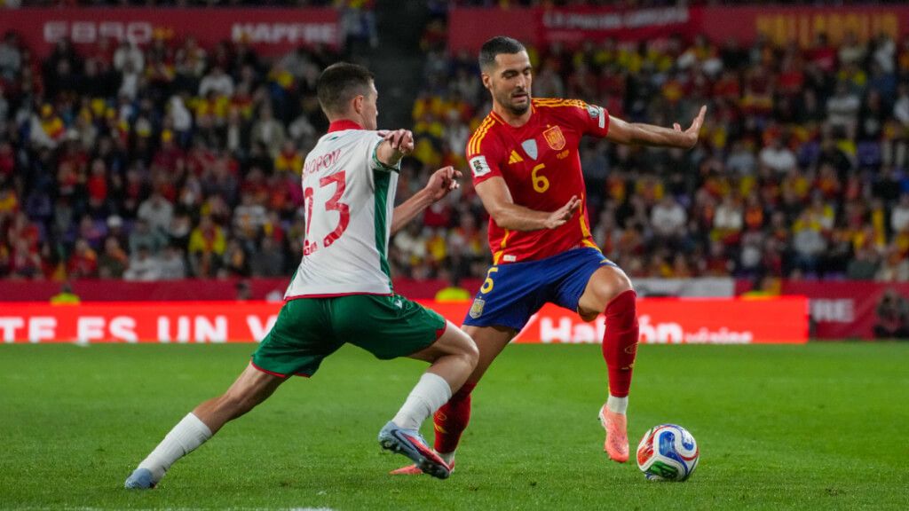  Mikel Merino, durante el España -Bulgaria (foto: Cordon Press).