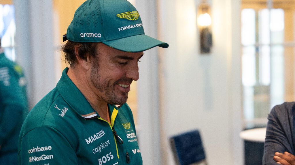  Fernando Alonso, en un acto con los colores de Aston Martin.