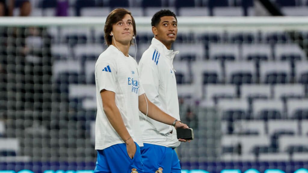 Álvaro Carreras y Bellingham en el Bernabéu (EFE)