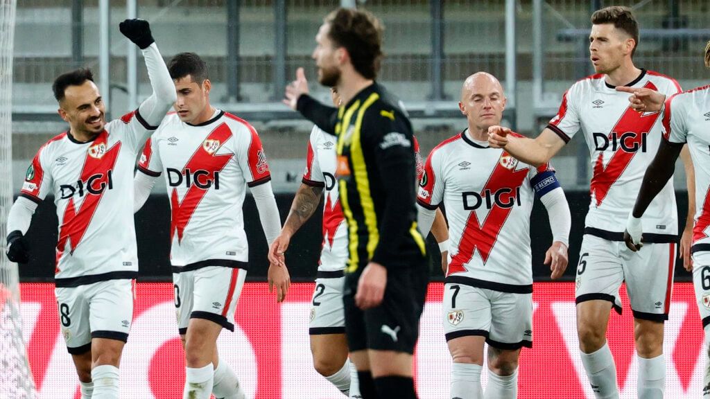  Álvaro García celebra su gol en Conference League (EFE)