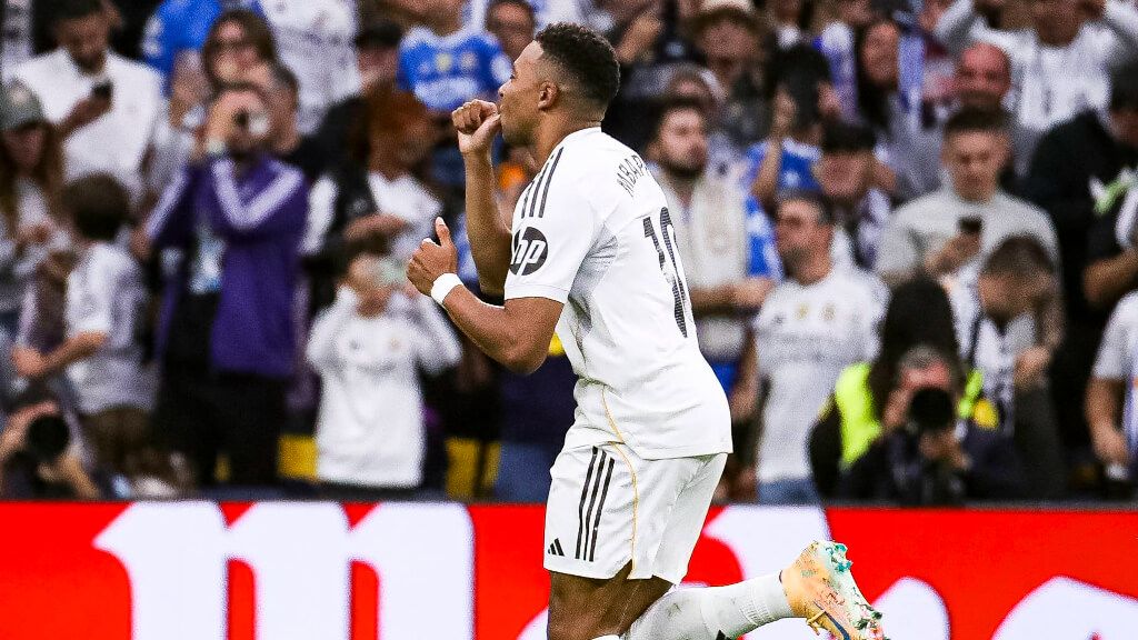 La dedicatoria del gol de Kylian Mbappé en el Clásico del Santiago Bernabéu (foto: Cordon Press)