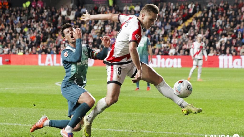El Rayo - Alavés contó con momentos algo abrutos