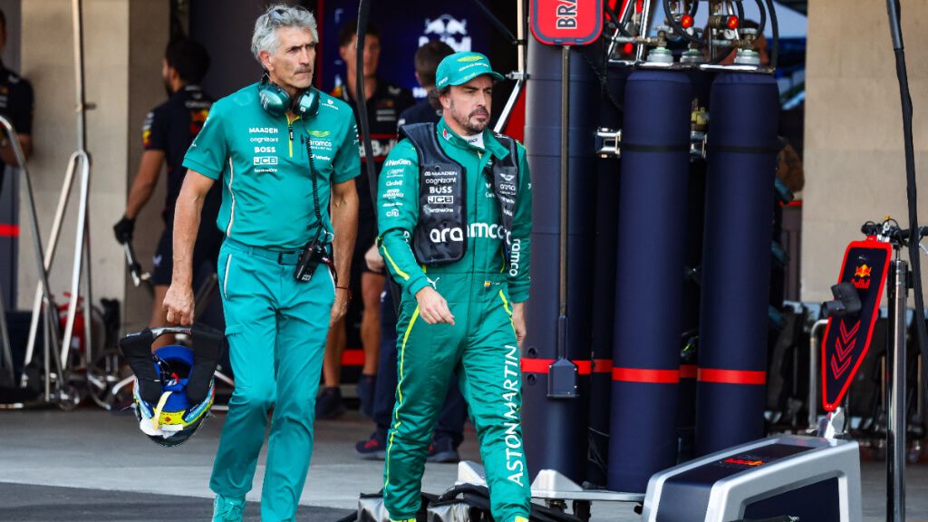  Fernando Alonso en el paddock del GP de Mexico (Europa Press)