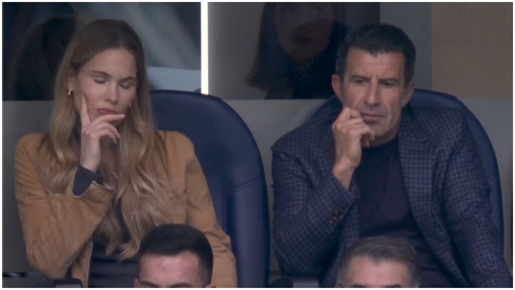 Luis Figo y su mujer en el Santiago Bernabéu. (DAZN)