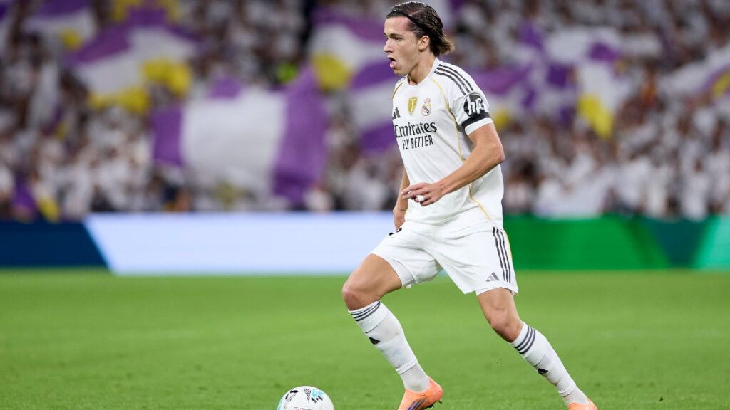  Álvaro Carreras jugando con el Real Madrid (Cordon Press)