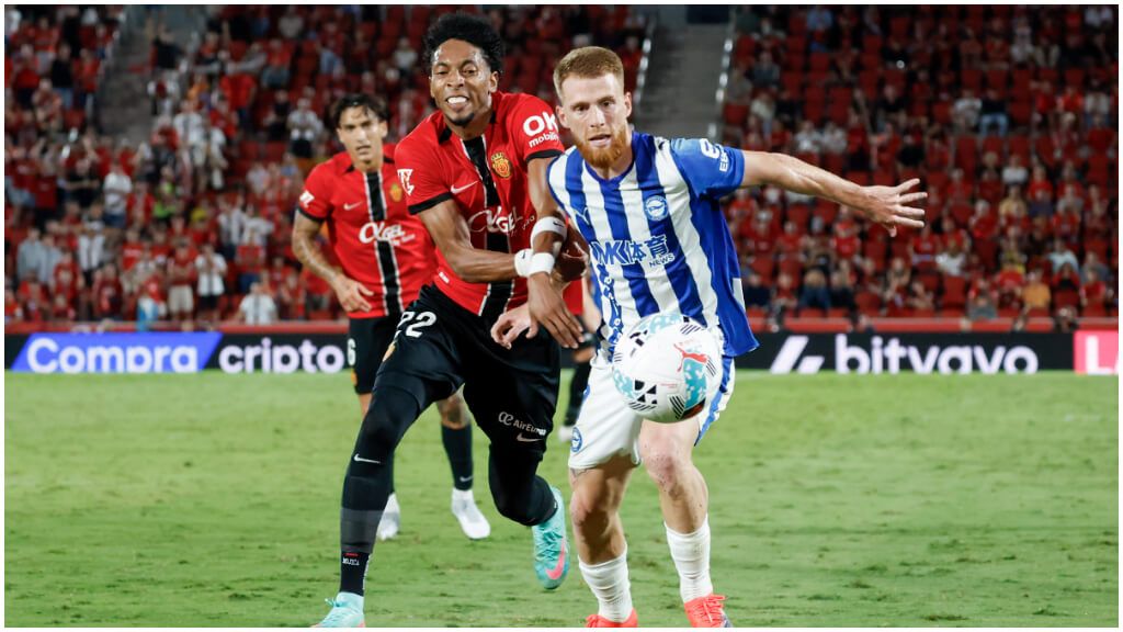 Imágenes del Mallorca - Alavés en Son Moix. (EFE)