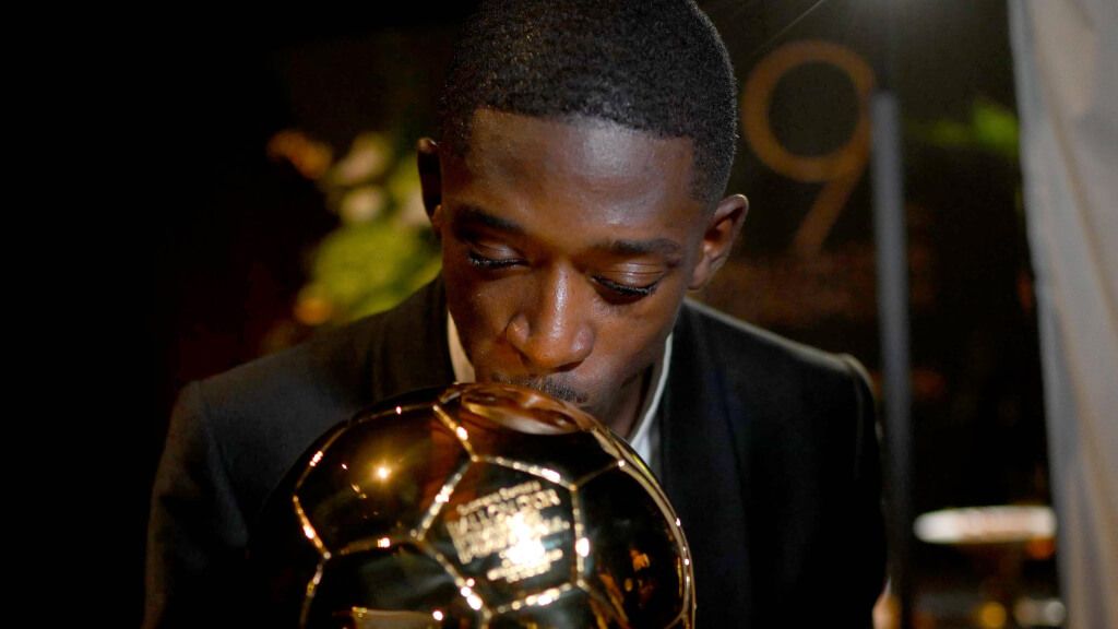  Ousmane Dembélé con el Balón de Oro 2025 (Cordon Press)