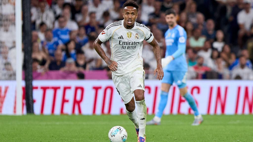  Éder Militao jugando con el Real Madrid (Cordon Press)