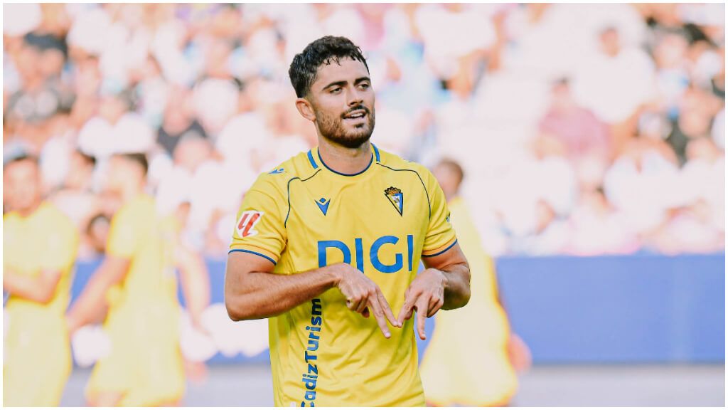 Sergio Ortuño celebra su primer gol con el Cádiz. (LaLiga)